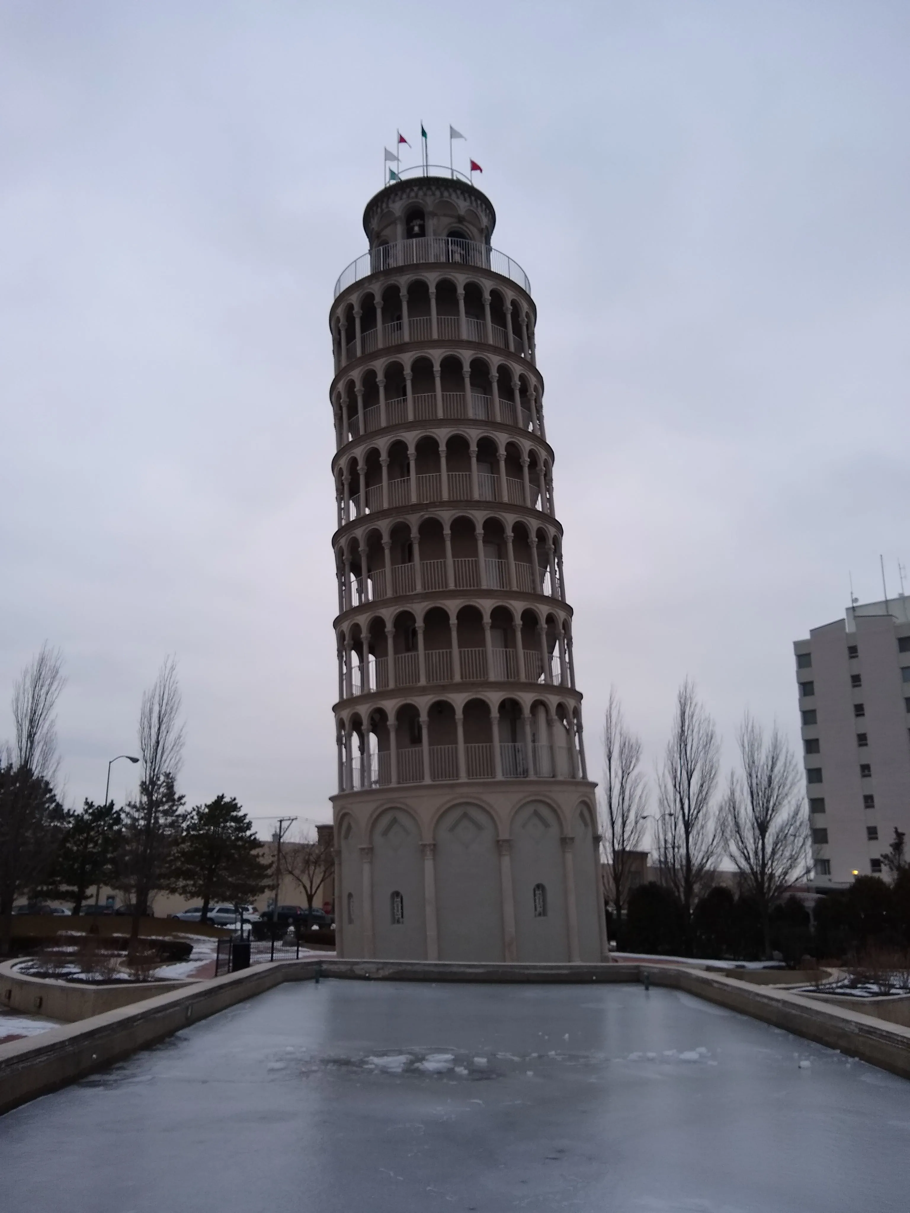 Niles, Illinois, leaning tower